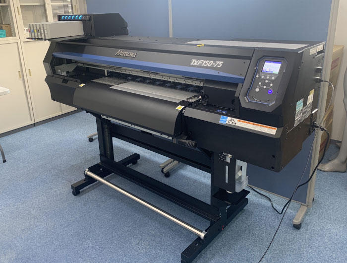 広告代理店業、D社様／ Mimaki TxF150-75導入